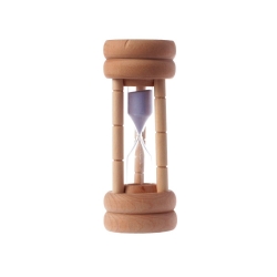 Reloj de arena hecho de madera clara